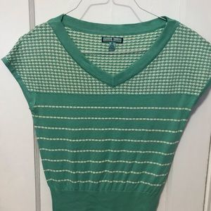 Louie Lucie V Neck Textured Pattern Top